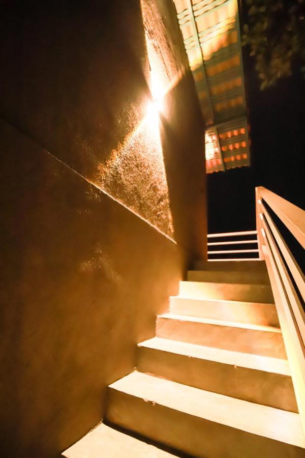 Stairway Way To Heaven Appartement Ambalangoda  Buitenkant foto